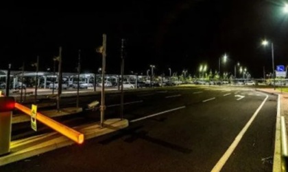 Senzatetto trovato senza vita nel parcheggio P3 dell'aeroporto di Orio