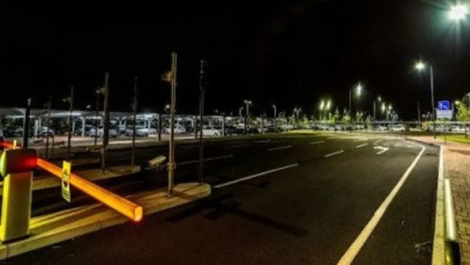 Senzatetto trovato senza vita nel parcheggio P3 dell’aeroporto di Orio