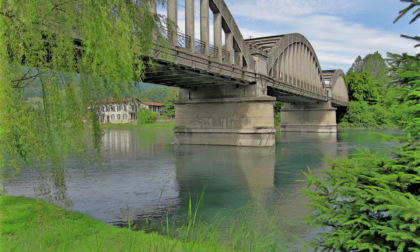 I lavori sul ponte e le preoccupazioni di Brivio e Cisano. Regione: «Ascoltati i territori»