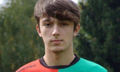 Omicidio Claris, tre amici della vittima indagati per minacce. La madre: «Vogliamo la verità»