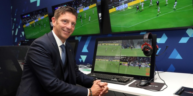 Var, la novità: gli arbitri spiegheranno le loro decisioni, passo avanti nella comunicazione