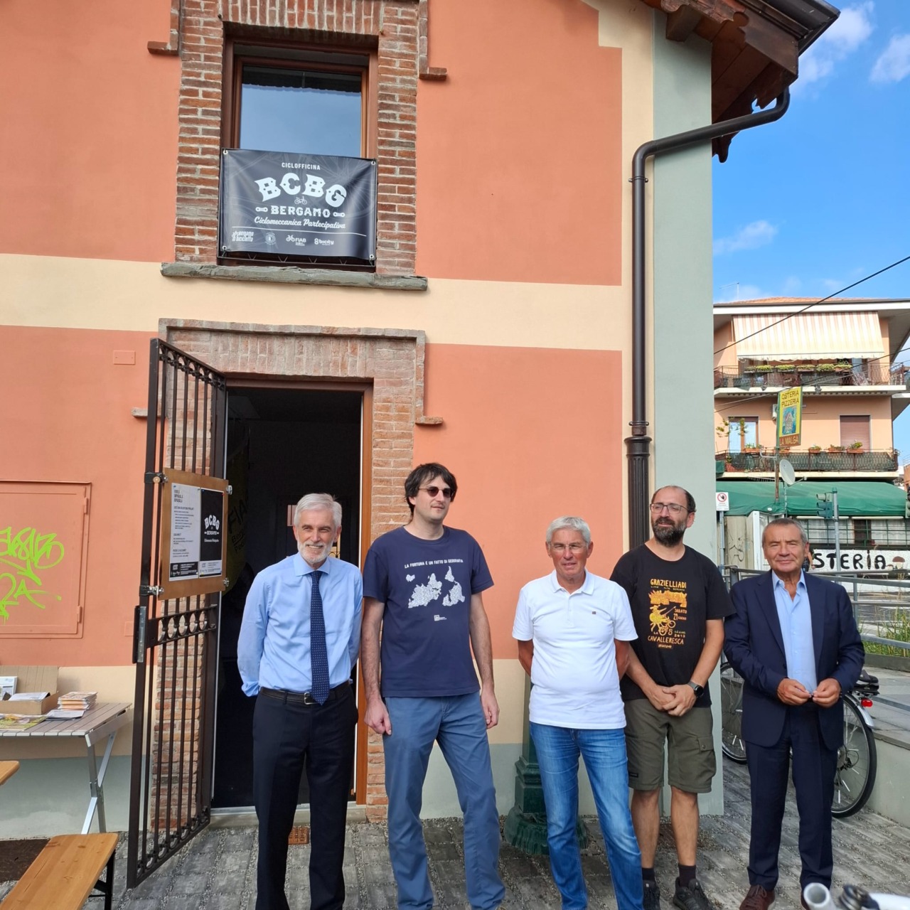 Apre la ciclofficina di via Bianzana: sarà un punto di riferimento per i ciclisti