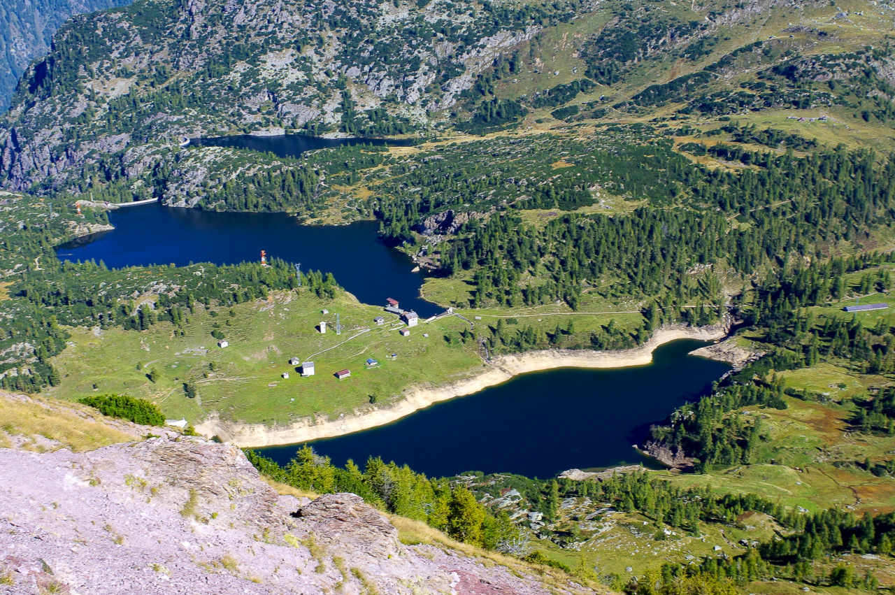 Autunno ai Laghi Gemelli: tre vette da riscoprire