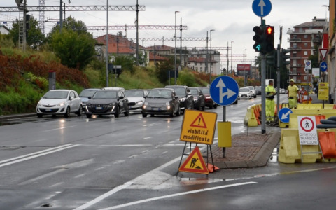 Primo giorno di scuola sulle strade di Bergamo: tanto traffico, ma bene il trasporto pubblico