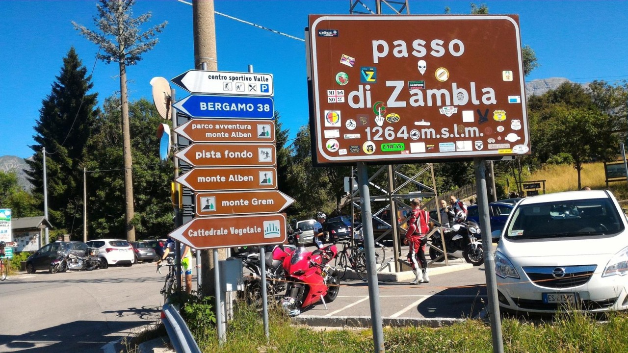 Oltre 400 firme contro il rumore delle moto sulla Sp46: consegnata la petizione agli enti