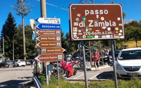 Oltre 400 firme contro il rumore delle moto sulla Sp46: consegnata la petizione agli enti