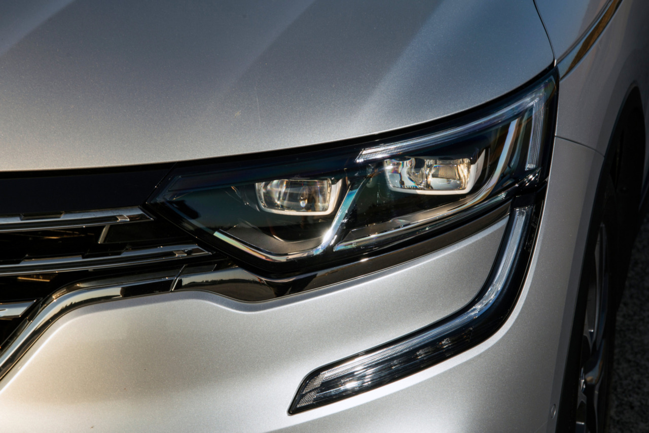 Confronto tra costo e durata dei fari a LED e allo xeno nei modelli Renault