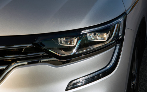 Confronto tra costo e durata dei fari a LED e allo xeno nei modelli Renault