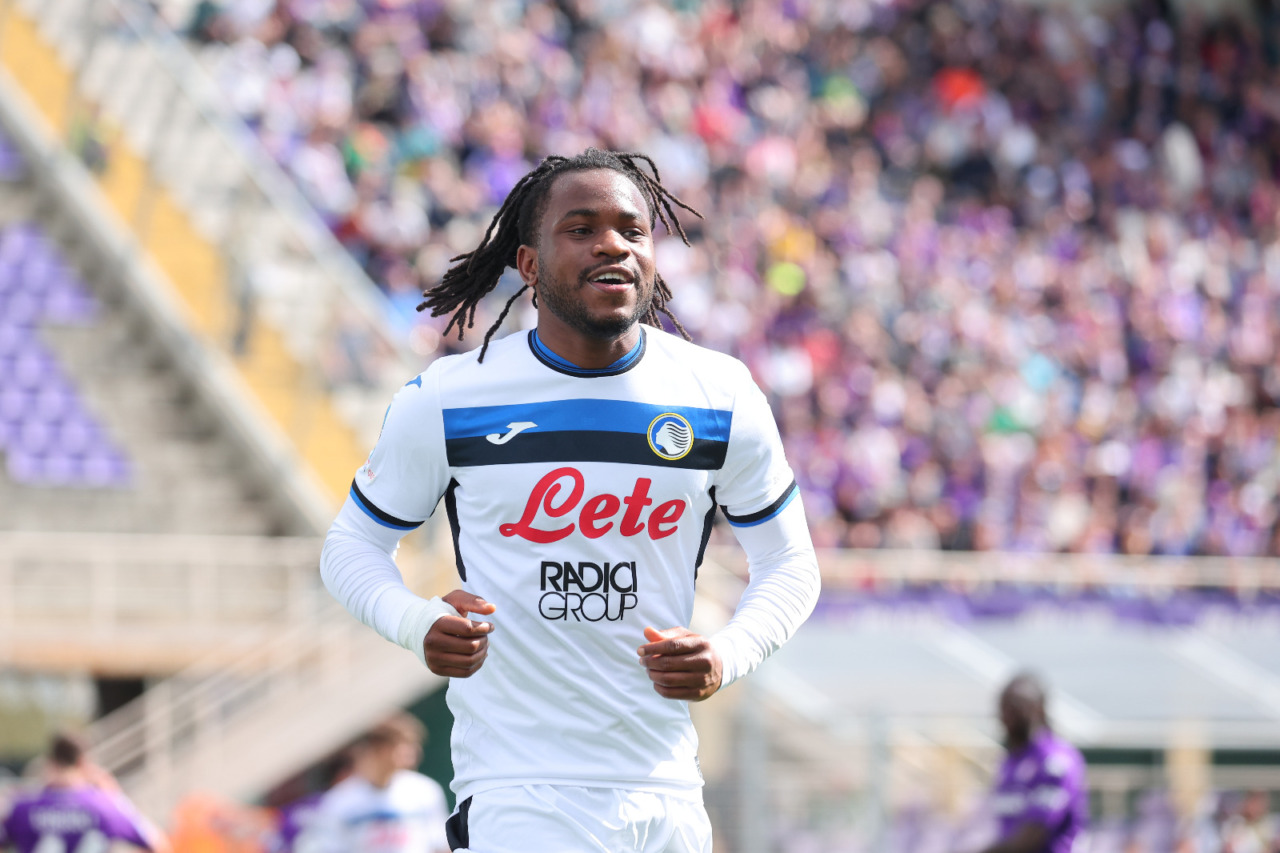 Lookman è rimasto a Bergamo, la società ha tenuto duro. E stasera c’è la lista Uefa