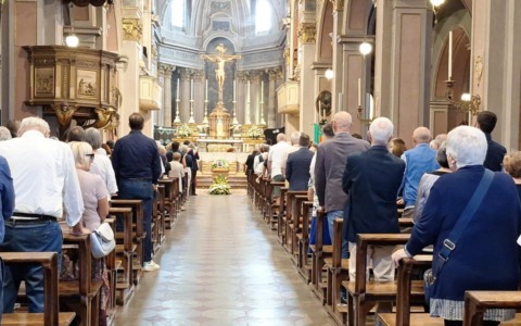 L’addio a Ettore Pirovano a Caravaggio: tanti amici e colleghi politici presenti all’ultimo saluto