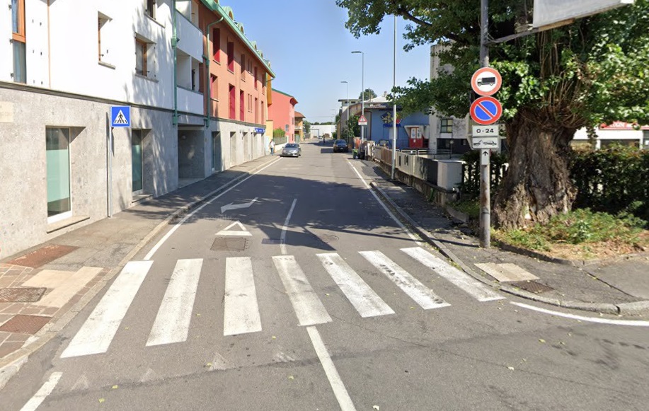 Via San Bernardino, investita mentre va alla casa del commiato: muore 83enne