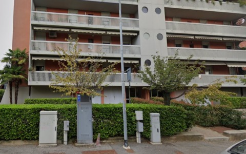 Teneva in casa da mesi il cadavere della mamma di 101 anni: dramma in zona stadio