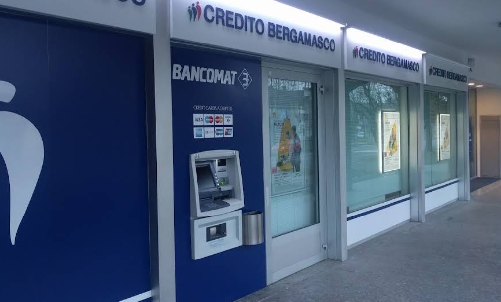 Preso ancora di mira il bancomat del Credito Bergamasco di Urgnano: doppio botto nella notte