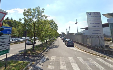 Incidenti in via Correnti nella notte di martedì 2 settembre: tutta colpa di un tombino
