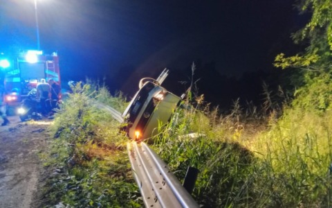 Furgone si ribalta a Fara: uomo esce dal mezzo e se la prende con i carabinieri. Immobilizzato