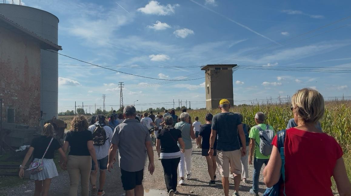 Centinaia di persone alla camminata di protesta contro la Bergamo-Treviglio, tra Levate e Osio Sotto