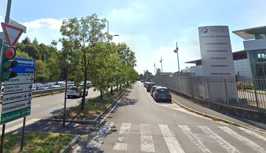 Incidenti in via Correnti nella notte di martedì 2 settembre: tutta colpa di un tombino