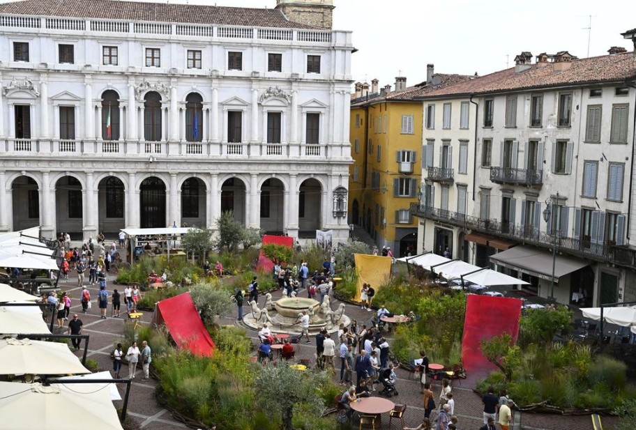 È tornata Piazza Vecchia verde de I Maestri del Paesaggio. Con un pizzico di Rinascimento