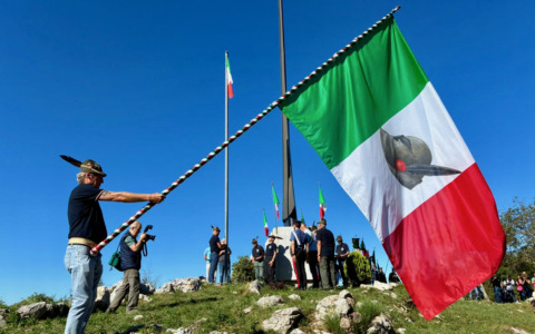 «Caro Marco, abbiamo raccolto il tuo zaino»: il commovente ricordo degli Alpini di Alzano
