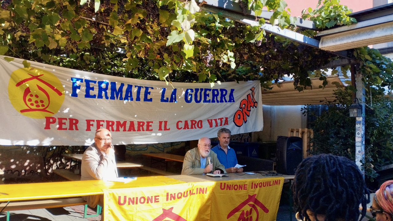 Protesta degli inquilini delle case popolari di Bergamo: «Ci sentiamo abbandonati da Aler e da Regione»