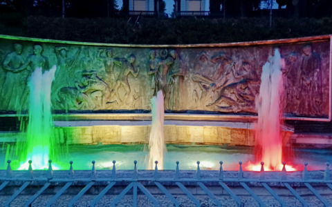 Dopo oltre dieci anni è ripartita la fontana monumentale del Famedio a Ponte San Pietro