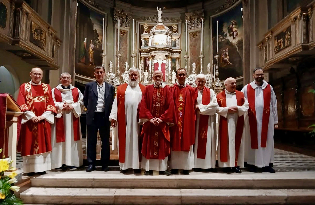 Scorrono le foto, una partecipatissima giornata di festa a Curno per salutare don Angelo e don Glauco