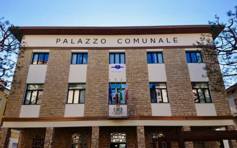 Chat di insulti tra studenti, querele delle famiglie ad Azzano