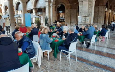 Sul Sentierone tante coppie si sfideranno nell’edizione 2025 del torneo di bridge “Città di Bergamo”