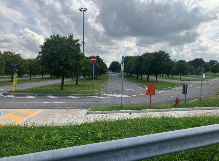 Il parcheggio di interscambio in Fiera è sempre deserto, Fratelli d’Italia attacca: «È un clamoroso fallimento»