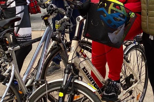 Rubata la bici a Claudia Ratti, presidente di Aribi: «È un ricordo, al ladro gliene regalo un’altra»
