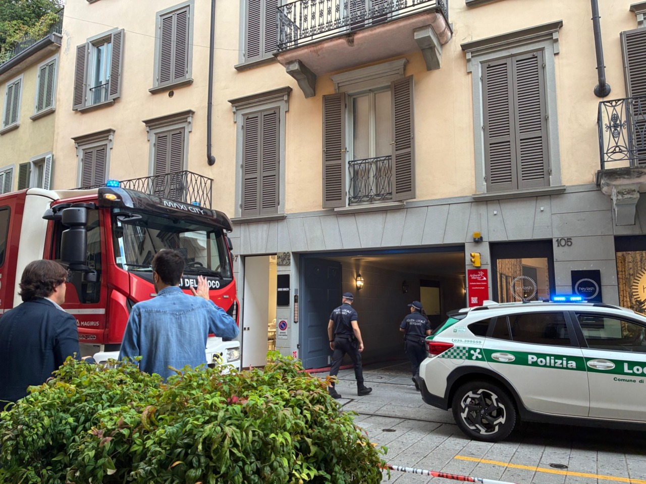 Allarme antincendio in via Tasso, principio di rogo domato in pochi minuti dai vigili del fuoco