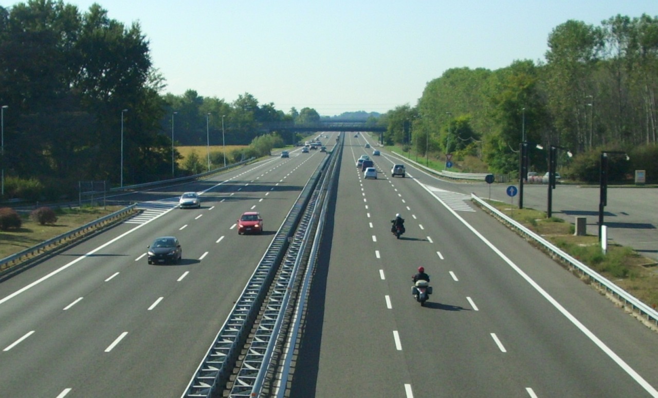 Lavori di pavimentazione in A4, chiusure notturne per i caselli di Grumello, Bergamo e Dalmine