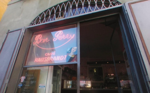Chiude il bar Perry in piazzetta del Delfino a Bergamo. Al suo posto, in primavera un bar di Legami