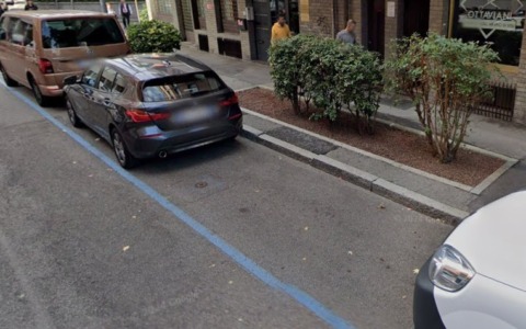 Nuove regole per i parcheggi sulle strisce blu di Bergamo: tariffa minima obbligatoria di 50 centesimi