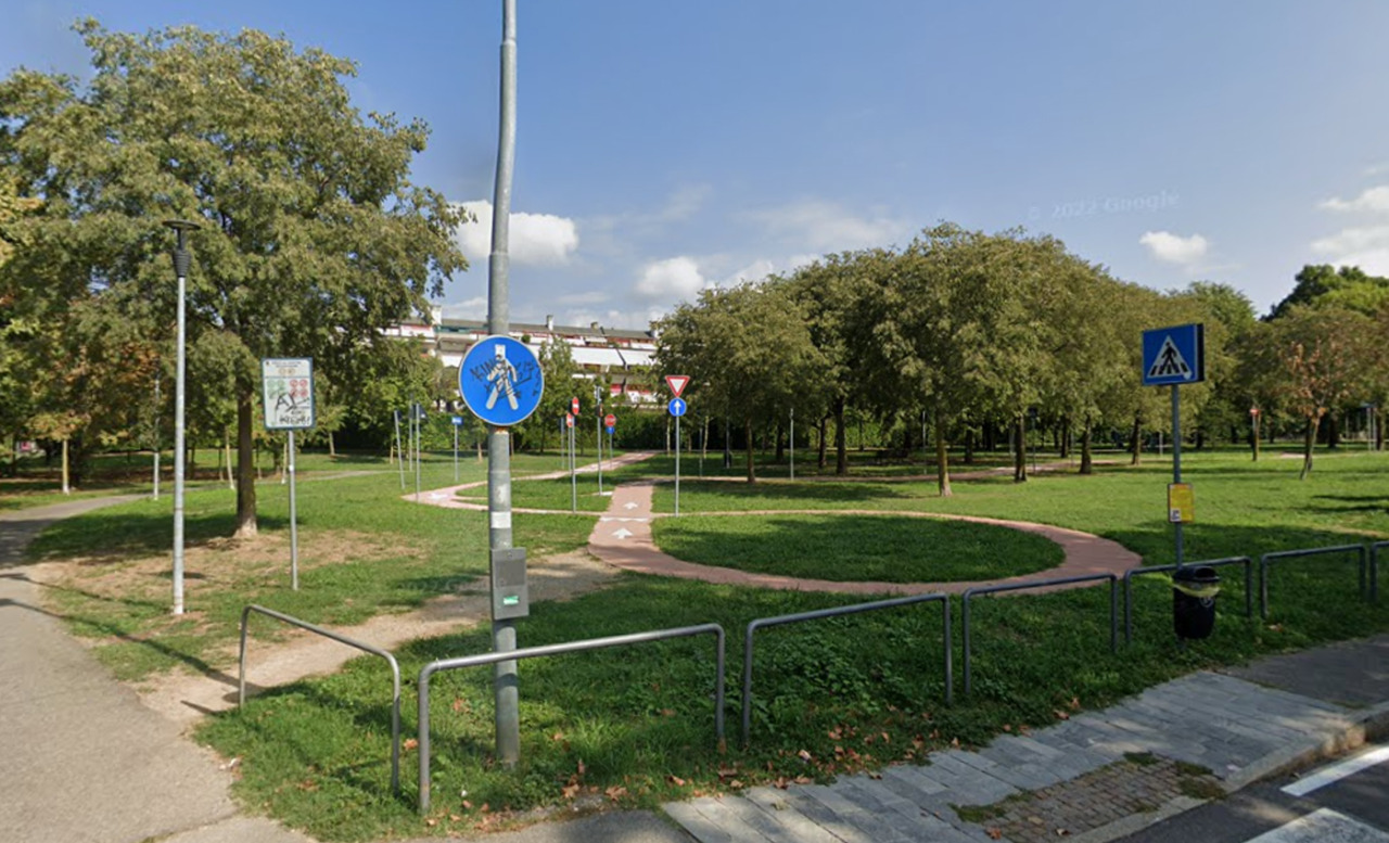 Paura al parco delle terrazze fiorite: ragazzini minacciano un giovane con un coltello