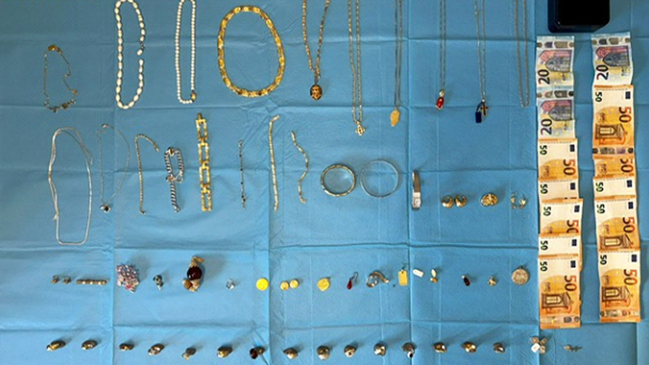 Raggira un’anziana per rubarle soldi e gioielli, 37enne colto in flagrante dalla polizia