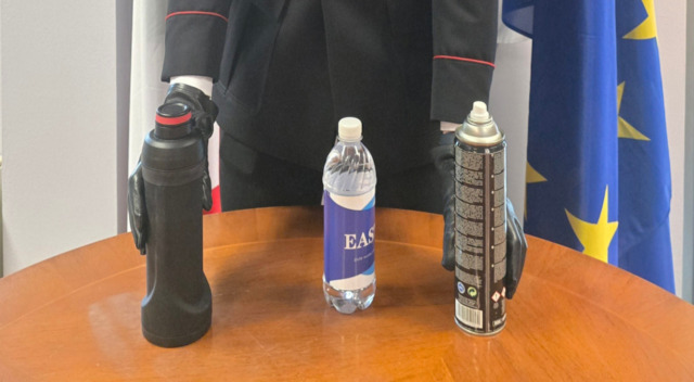 Urgnano, 33enne nigeriano scoperto con droga in casa: la nascondeva in borracce e bottigliette