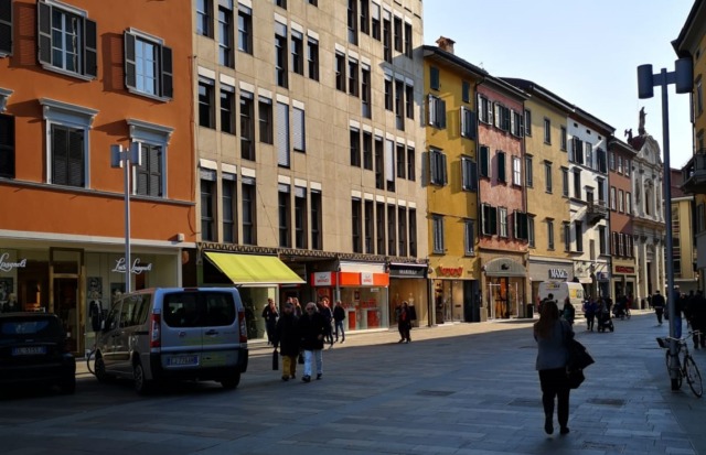 Bergamo resiste alla desertificazione commerciale, ma ad aumentare sono solo b&b e altre attività legate al turismo