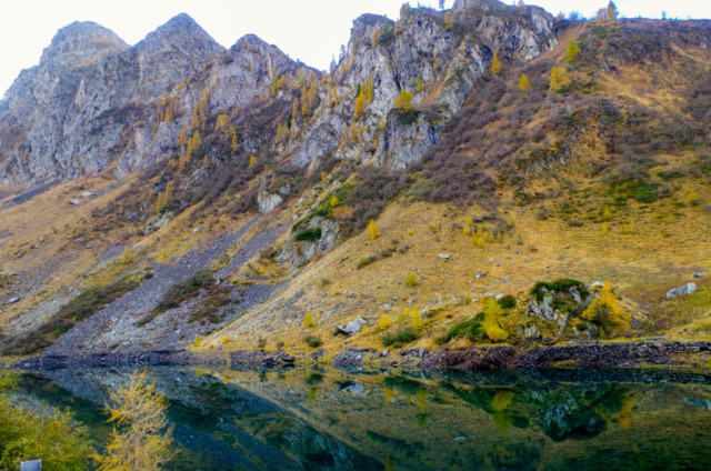 La meraviglia dell’autunno salendo da Carona al Monte dei Frati (e all’omonimo lago)