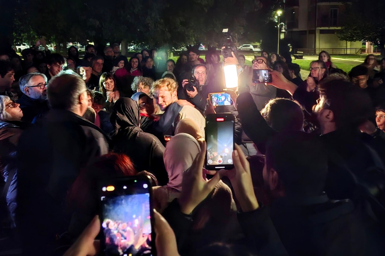 Per Dario Crippa atterraggio a Malpensa e accoglienza a Monterosso, tra barchette di carta e lumini