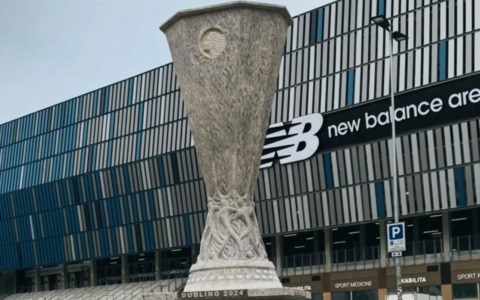 La coppona di marmo dell’Atalanta fuori dallo stadio e le preoccupazioni di Bianchi (FdI) prima dell’installazione