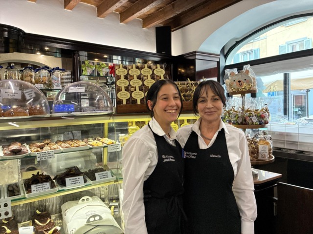 Una piazza nella piazza: la Pasticceria Sant’Anna di Bergamo e le sue “bariste del cuore”, Martina e Marcella