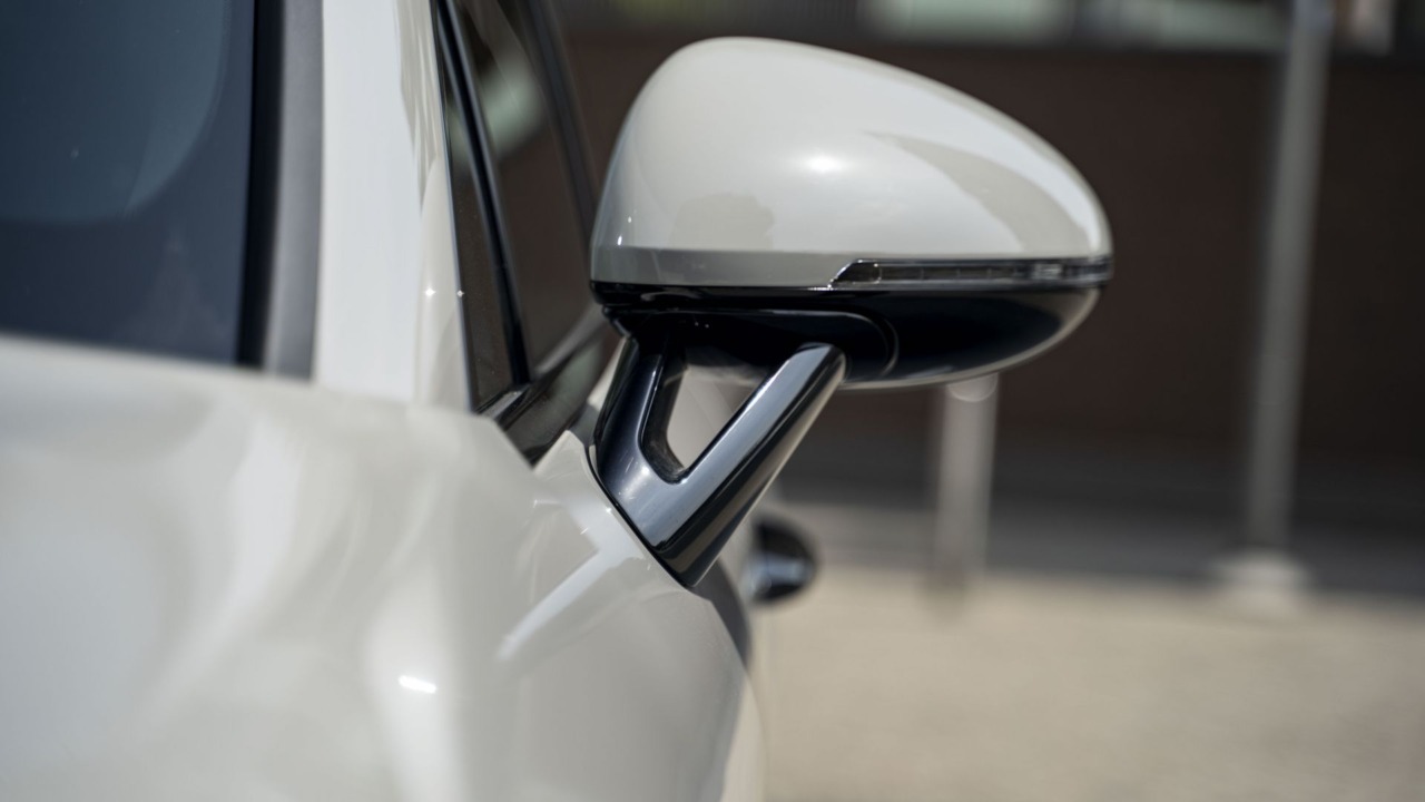 Bergamasco vittima del trucco dello specchietto a Milano: rubato un orologio da 50mila euro