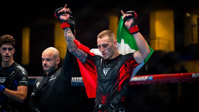 Bucur re del mondo: il 20enne di Rogno conquista l’oro agli assoluti junior di Mma a Tbilisi