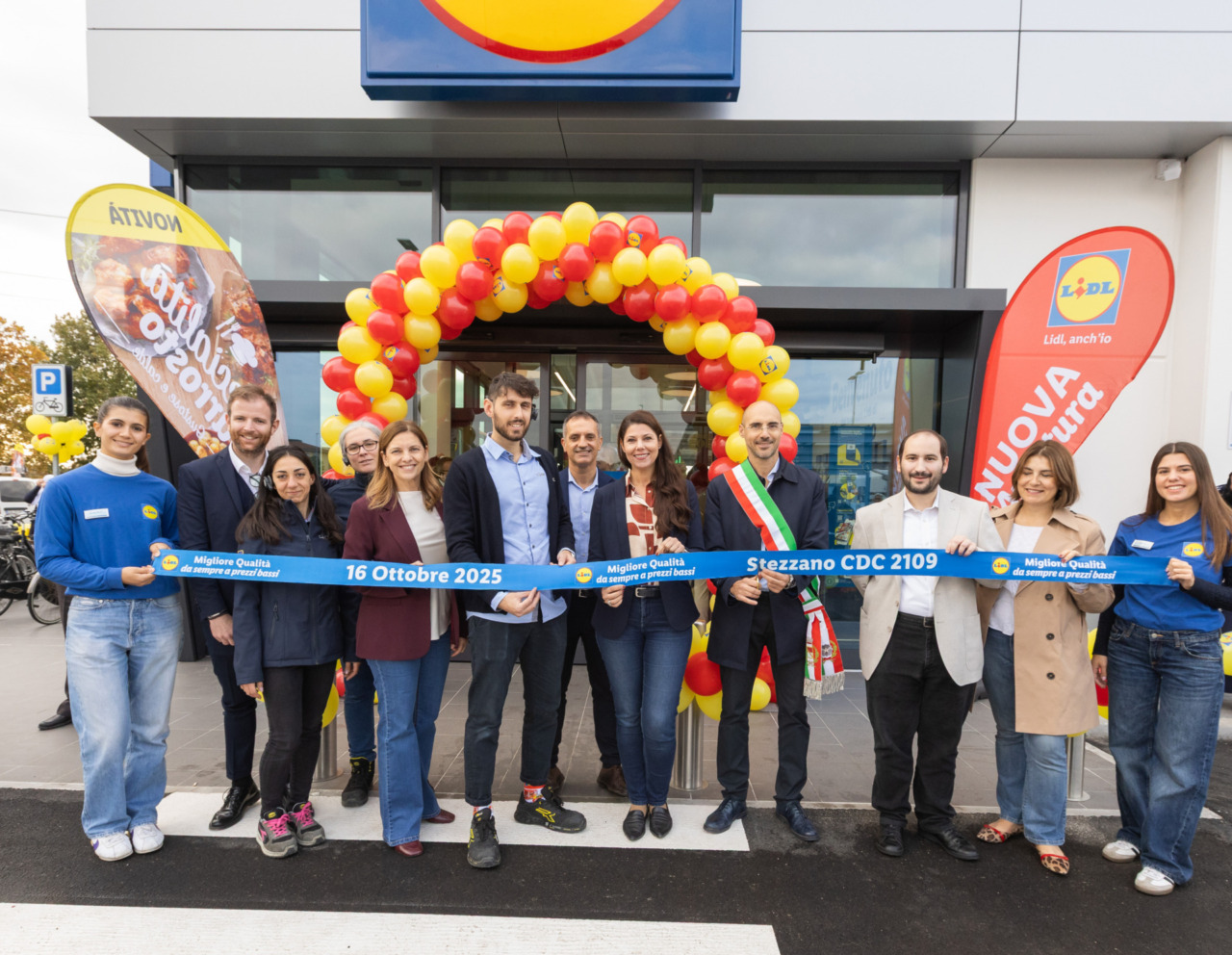 Inaugurato il nuovo supermercato Lidl a Stezzano alla presenza del sindaco Simone Tangorra