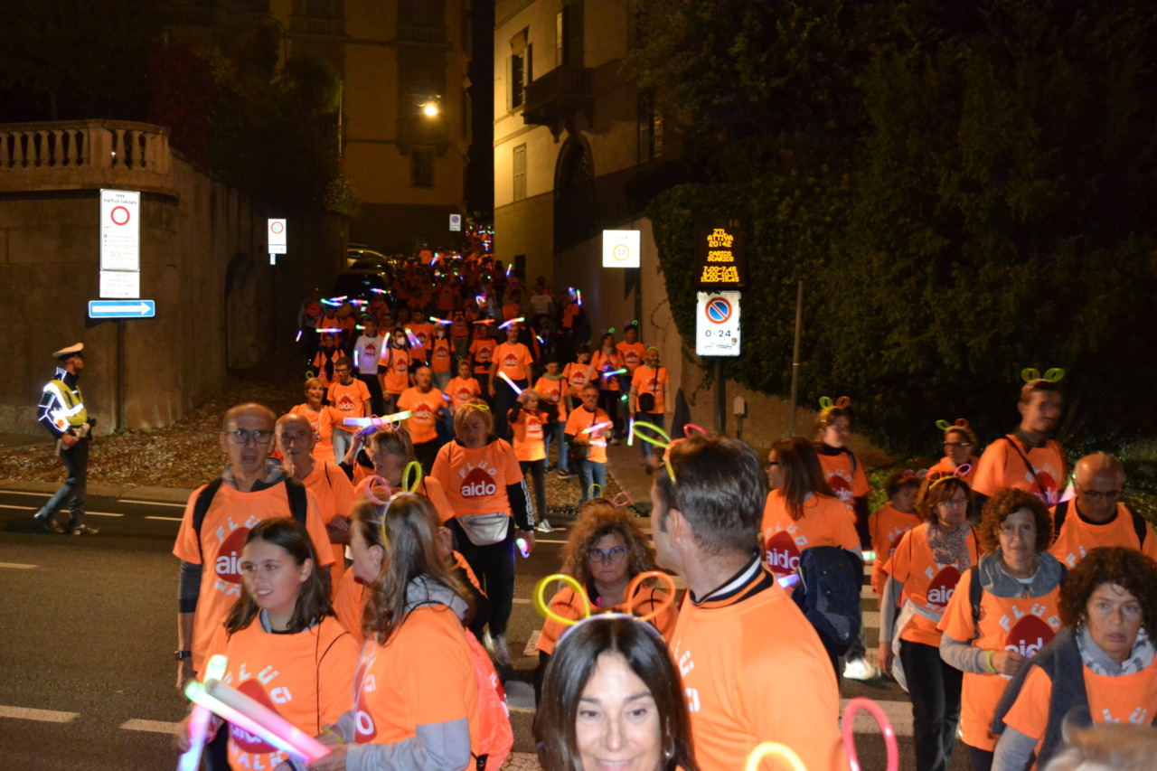 L’11 ottobre torna a Bergamo la Fluo Walk di Aido: un abbraccio solidale per i 50 anni dell’associazione