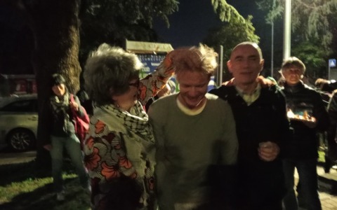 L’emozionante abbraccio di Monterosso a Dario Crippa, il bergamasco membro della Flotilla