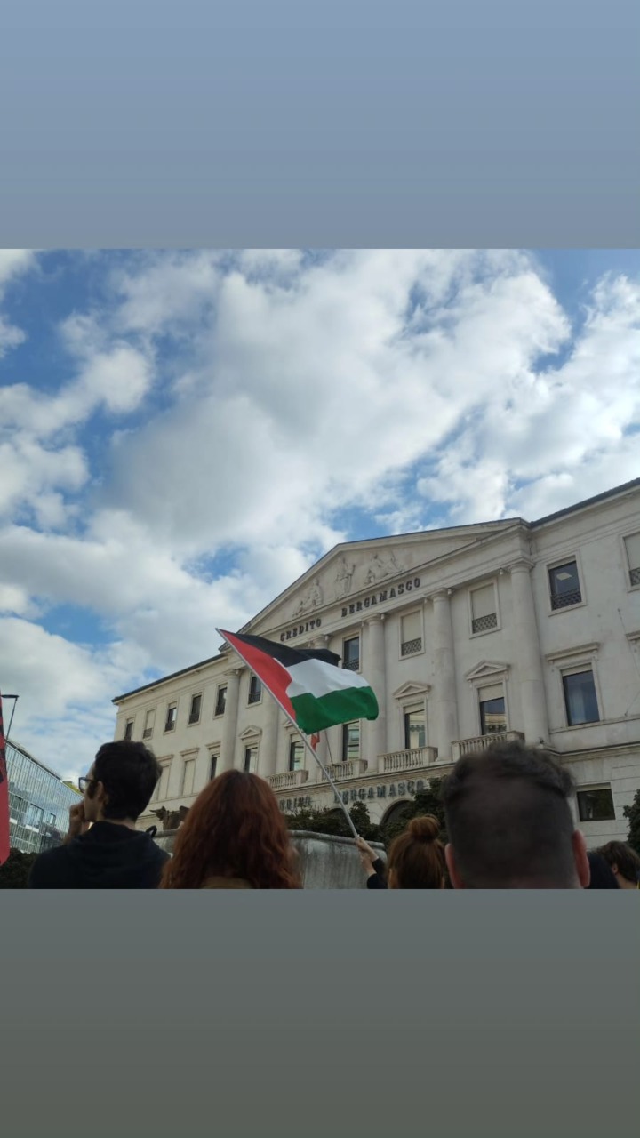 Flotilla, Dario Crippa è su una delle barche fermate da Israele. Manifestazioni a Bergamo