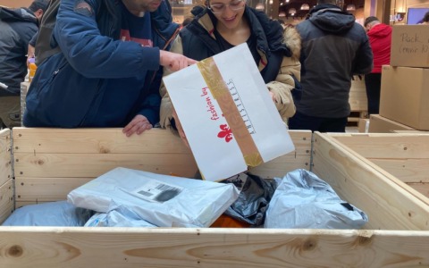 A ChorusLife si acquistano pacchi Amazon “al buio”, a 30 euro al chilo