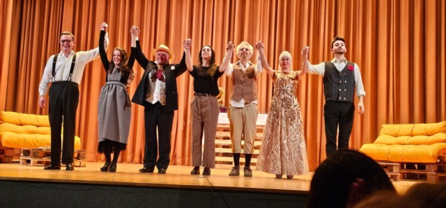 Risate in compagnia col teatro dialettale, a Gandino torna “Fra Palco e Sipario”